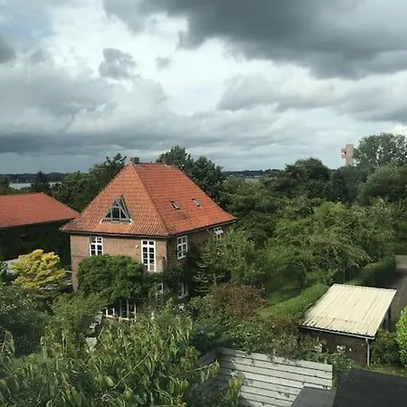 Im Bademantel An Den - Maisonette